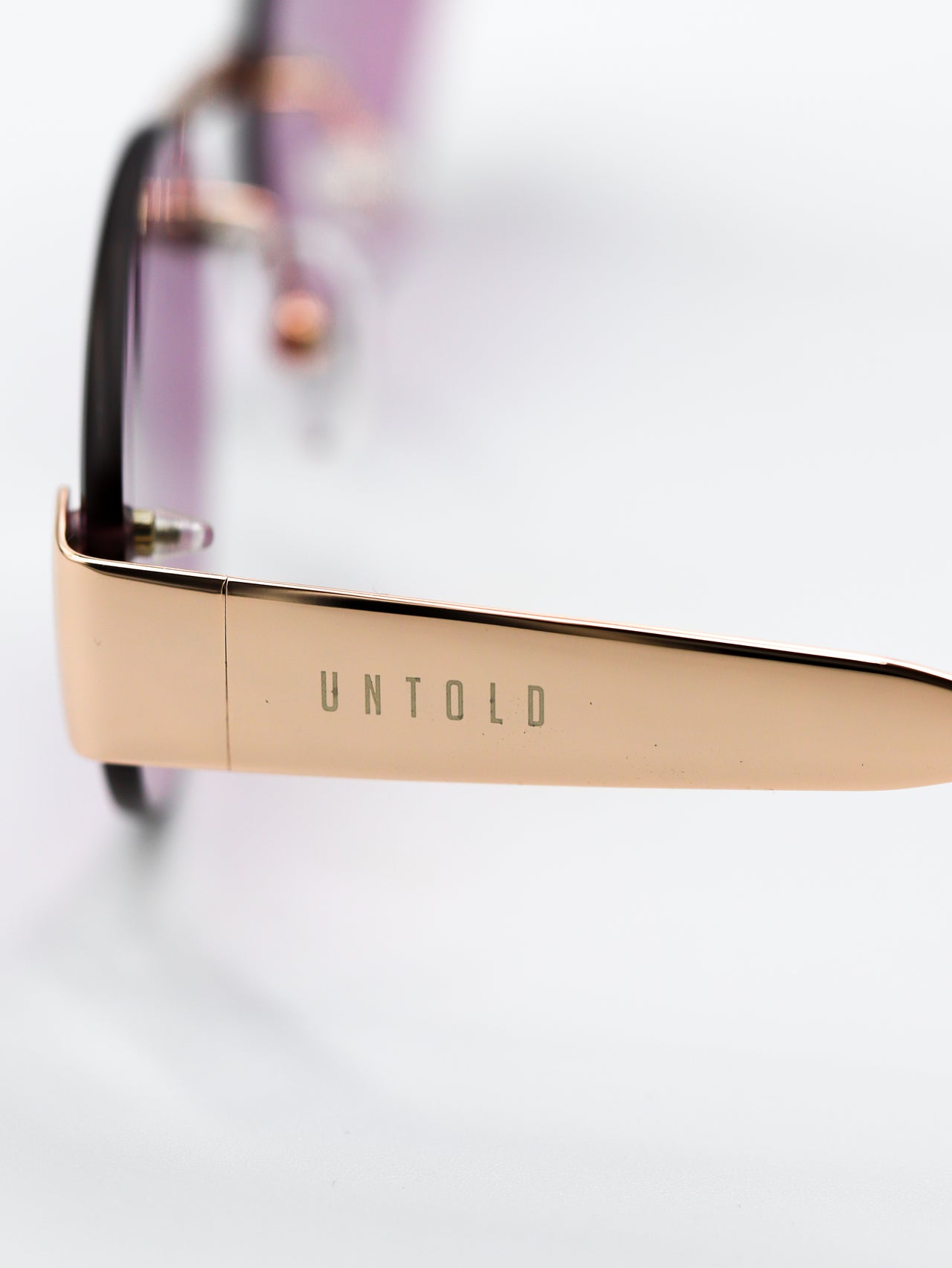 Beauty Night Rose Gold / Pink by Luis Jara