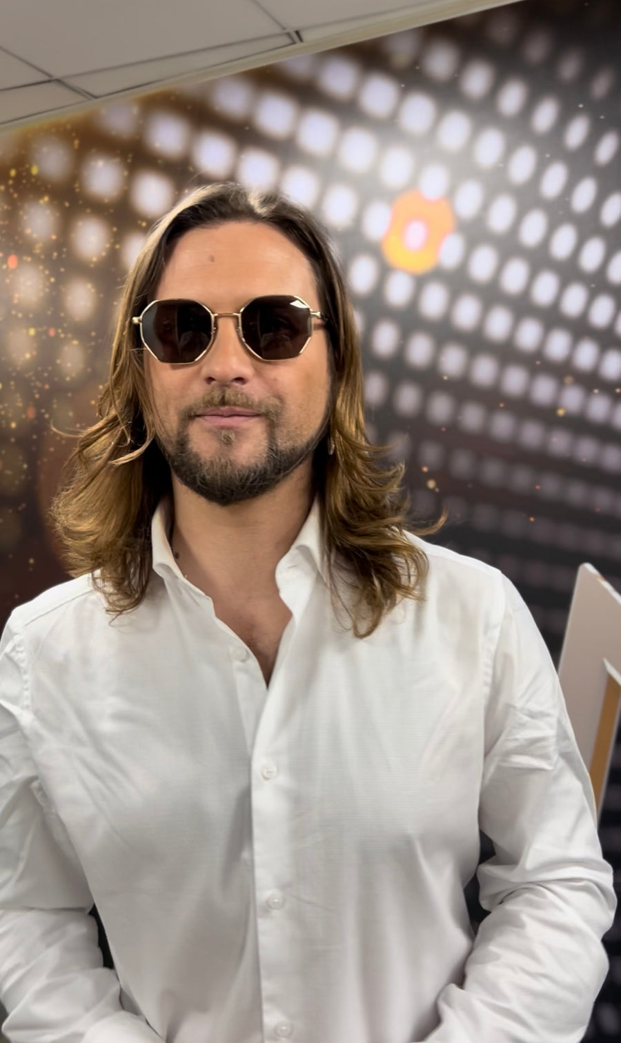 On the Radio Gold / Bown by Luis Jara