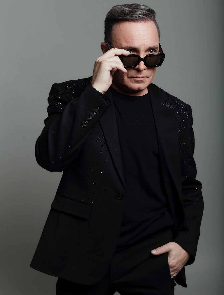 Sir Luis Black by Luis Jara