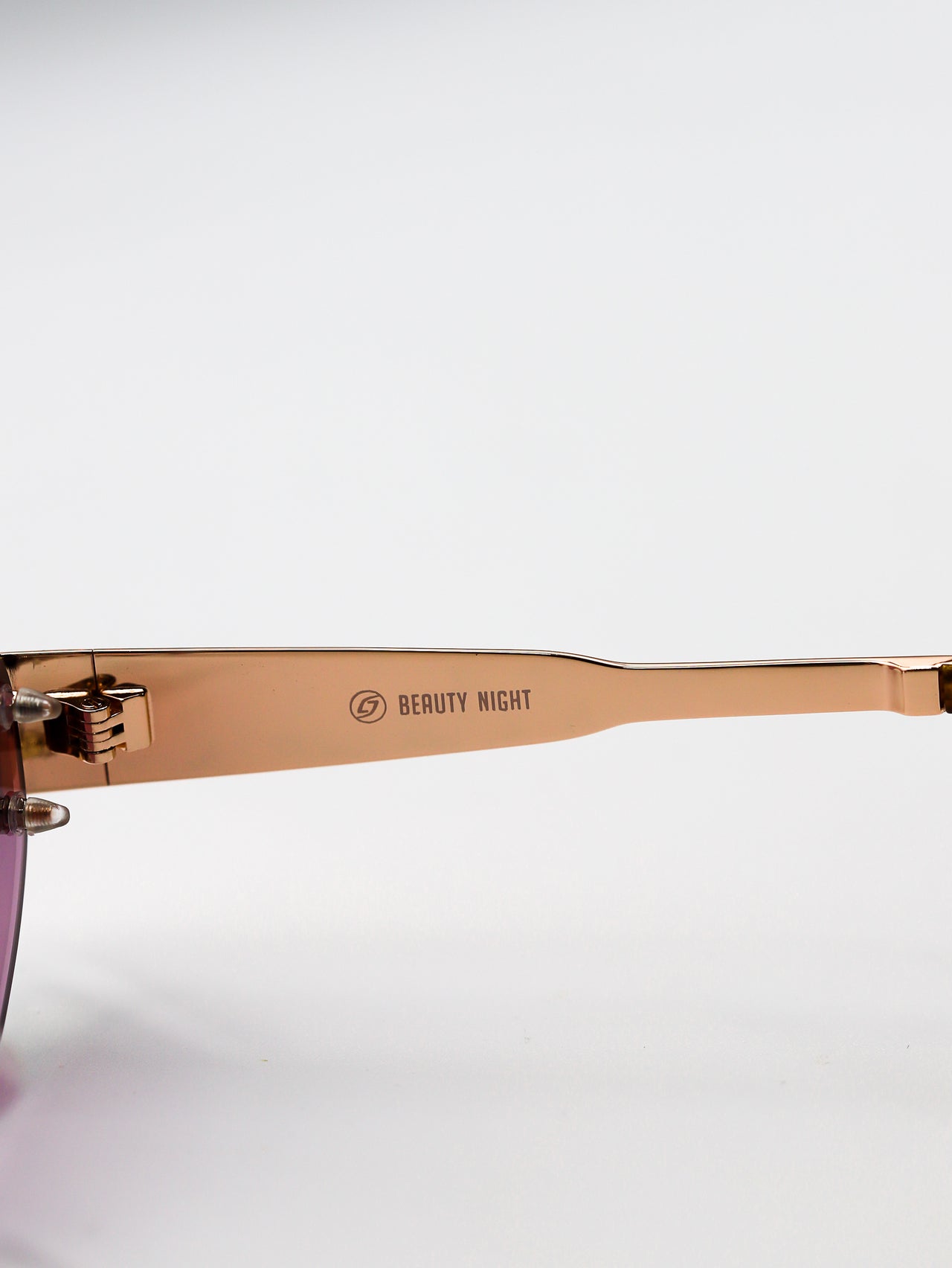 Beauty Night Rose Gold / Pink by Luis Jara