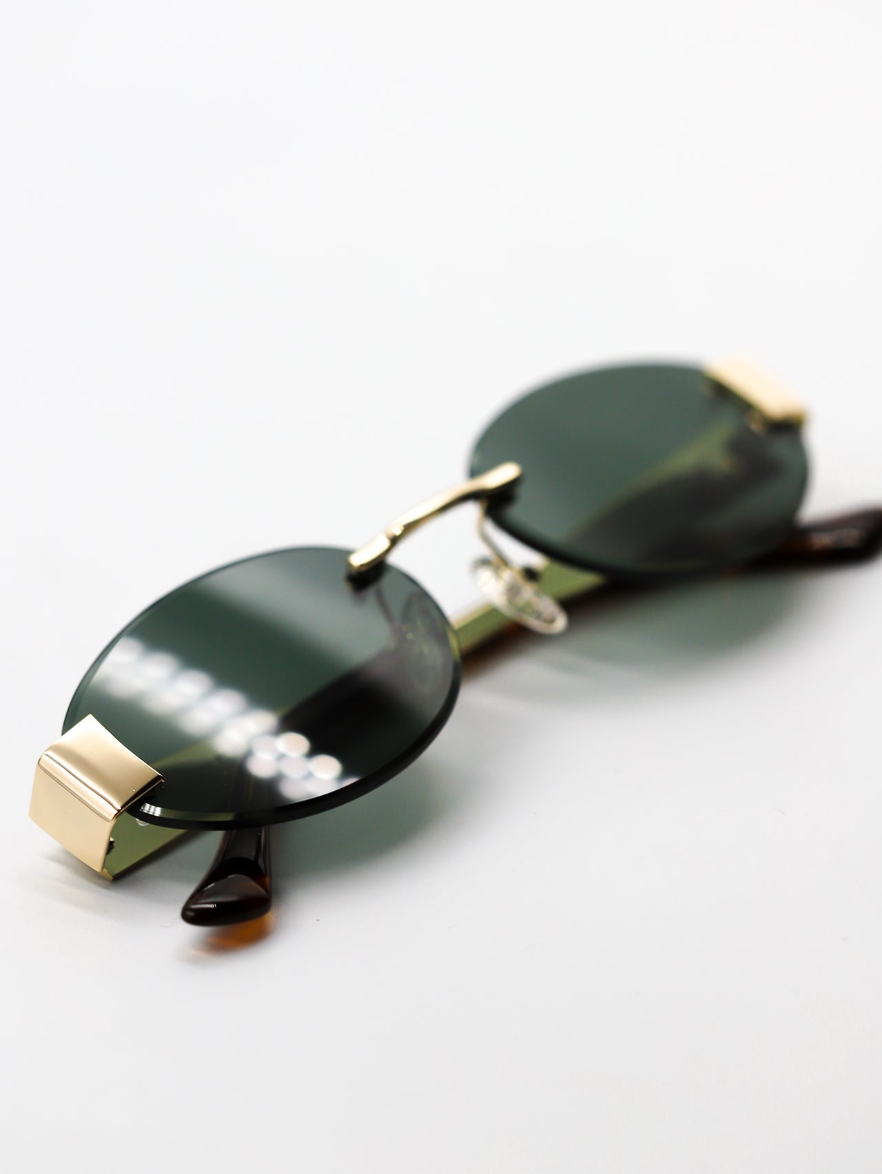 Beauty Night Gold / Green by Luis Jara