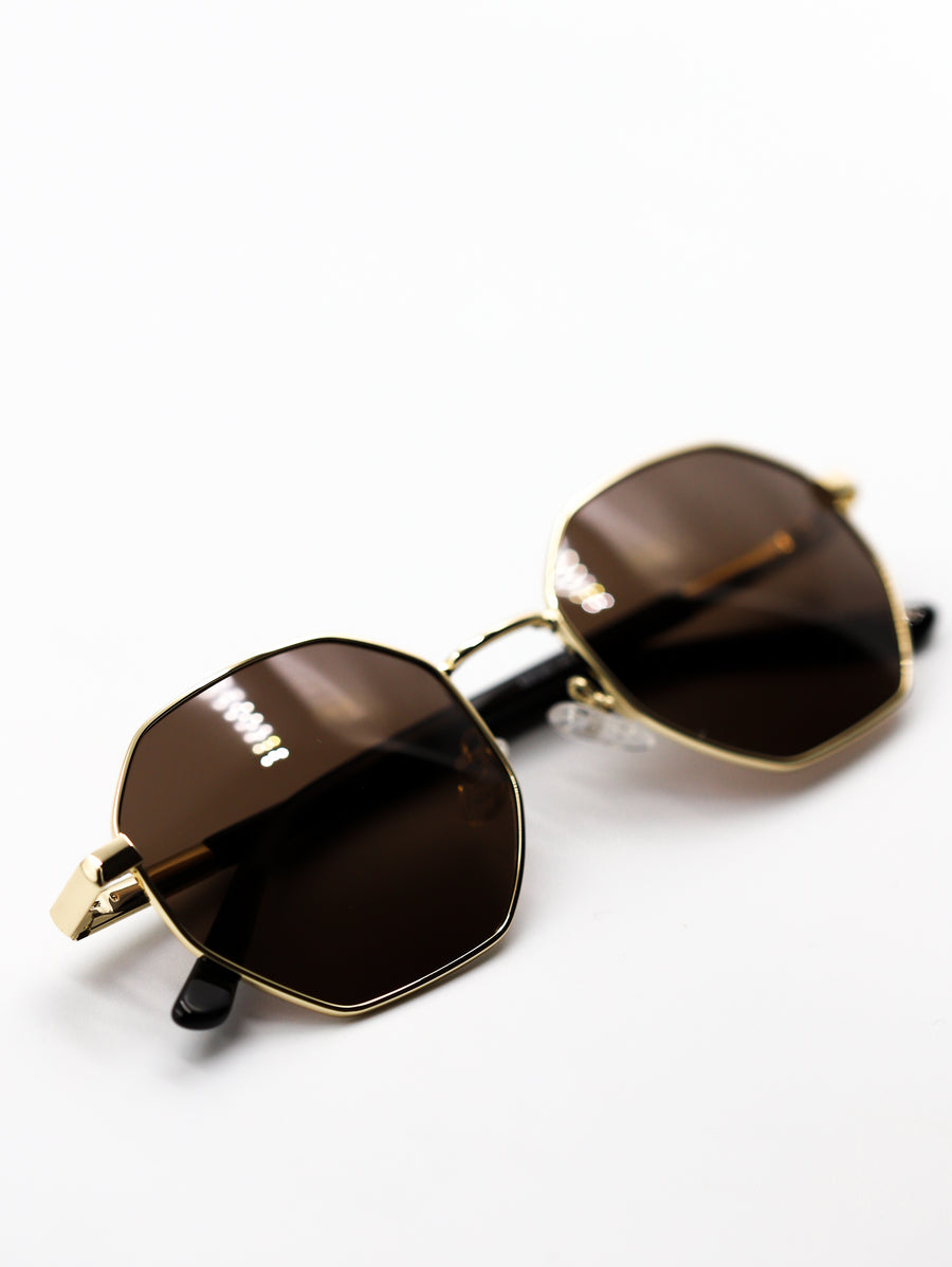 On the Radio Gold / Bown by Luis Jara