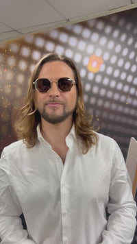 On the Radio Gold / Bown by Luis Jara