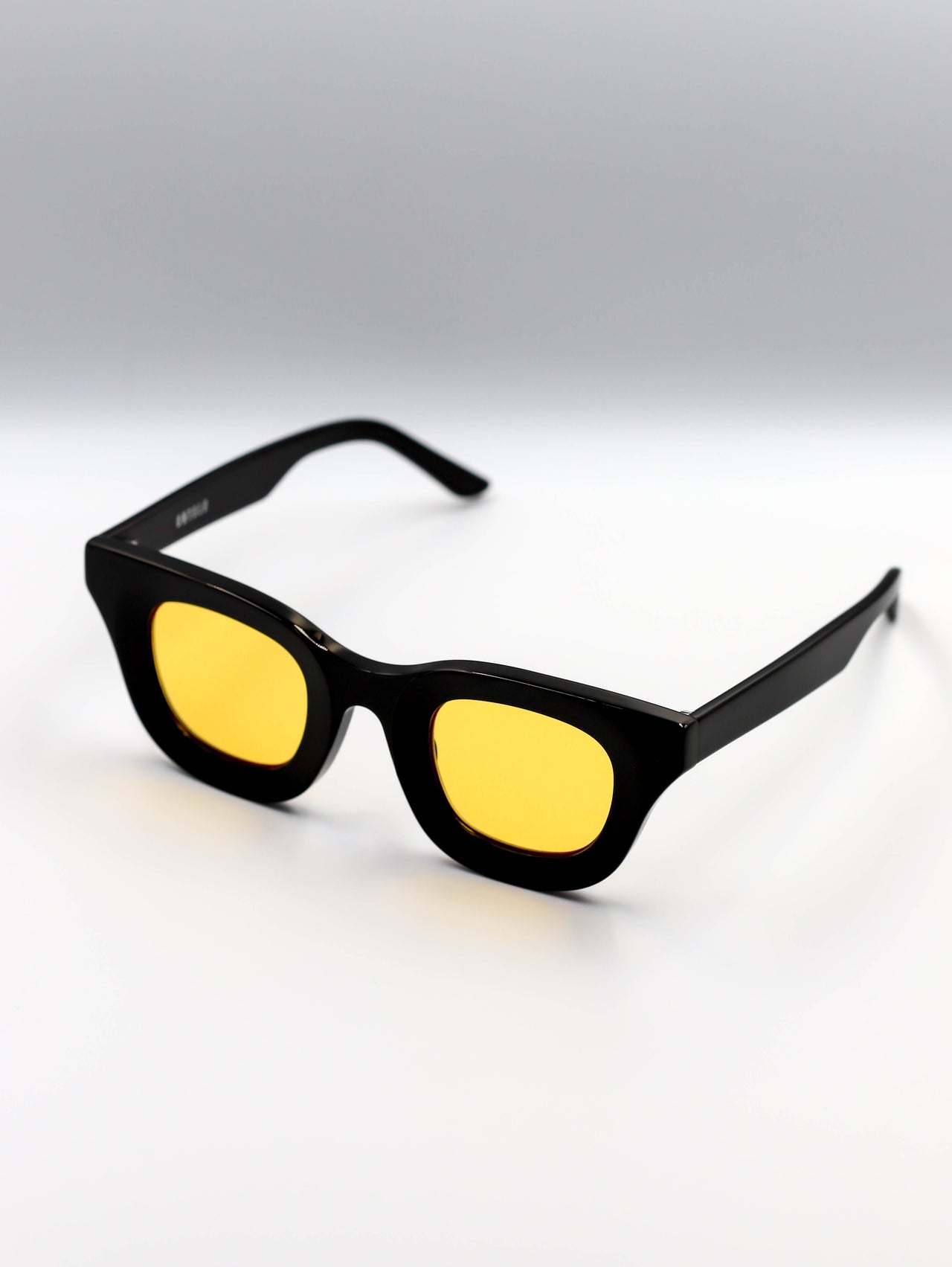 Andromeda Black and Yellow