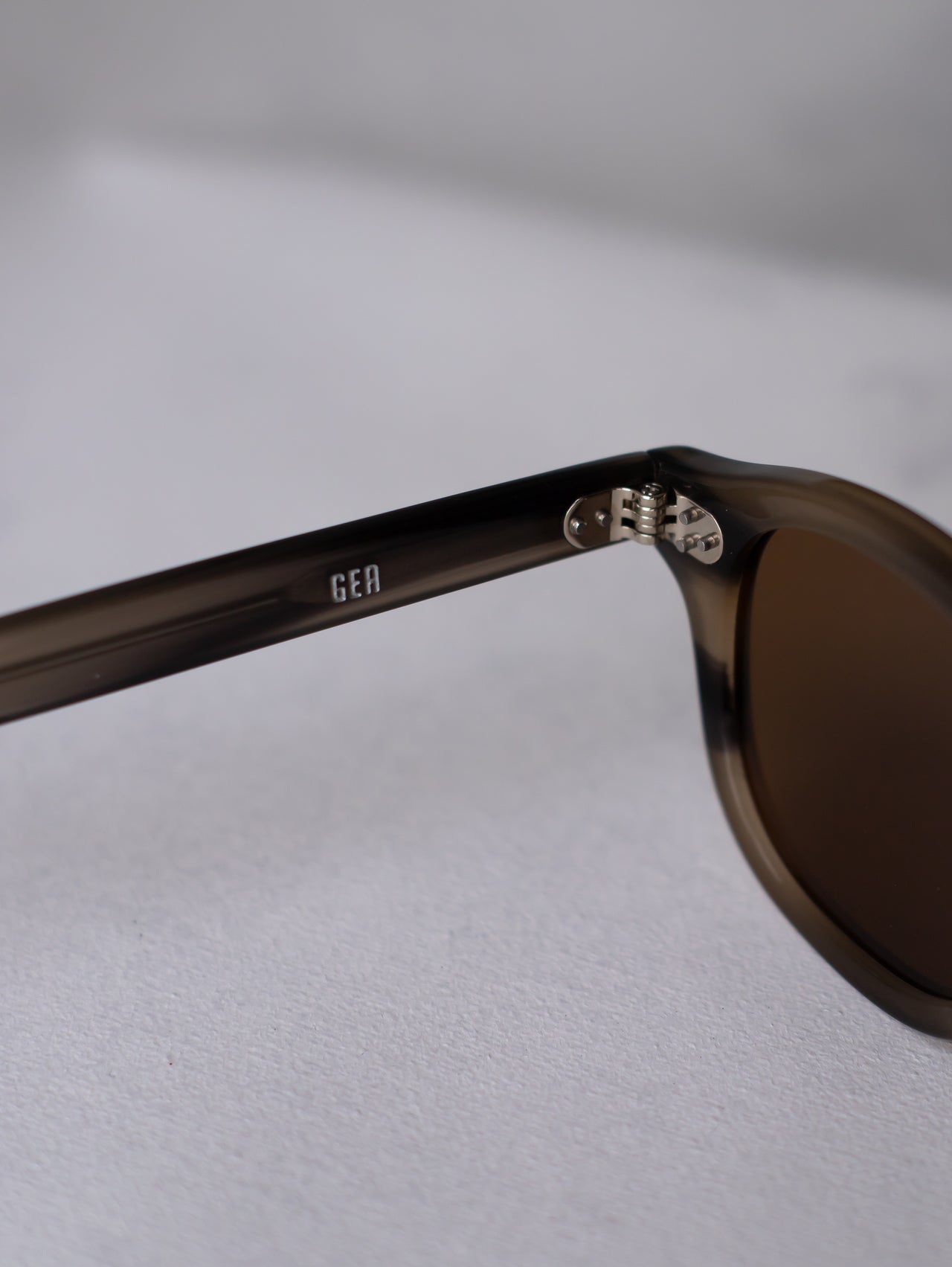 Gea Grey Horn