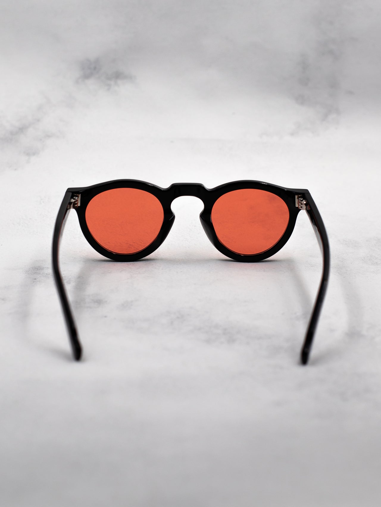 Ara Black and Red