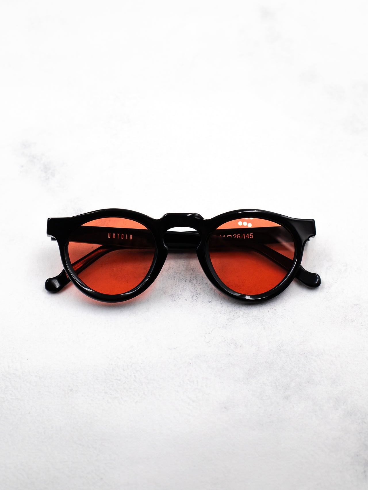 Ara Black and Red
