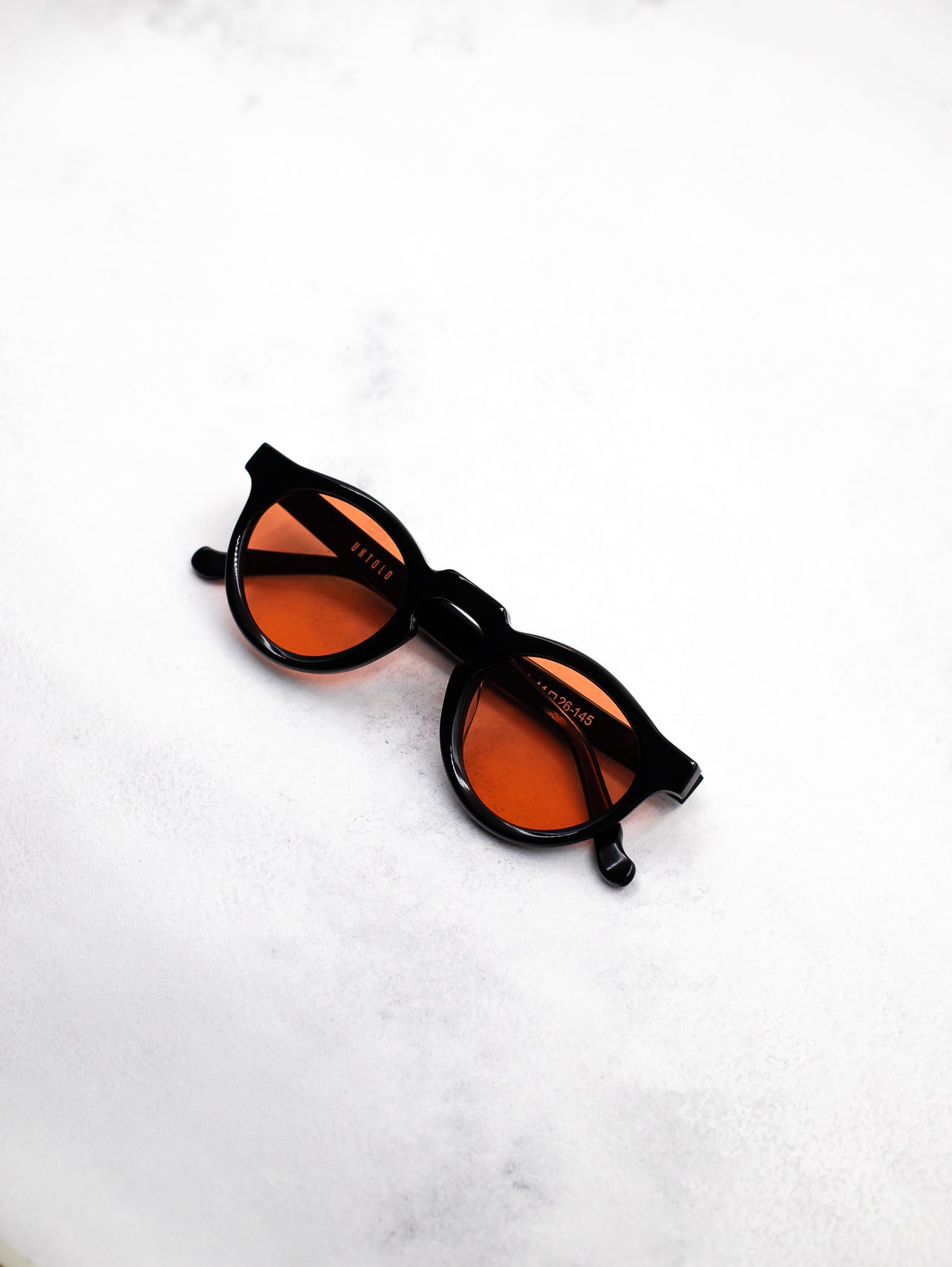 Ara Black and Red