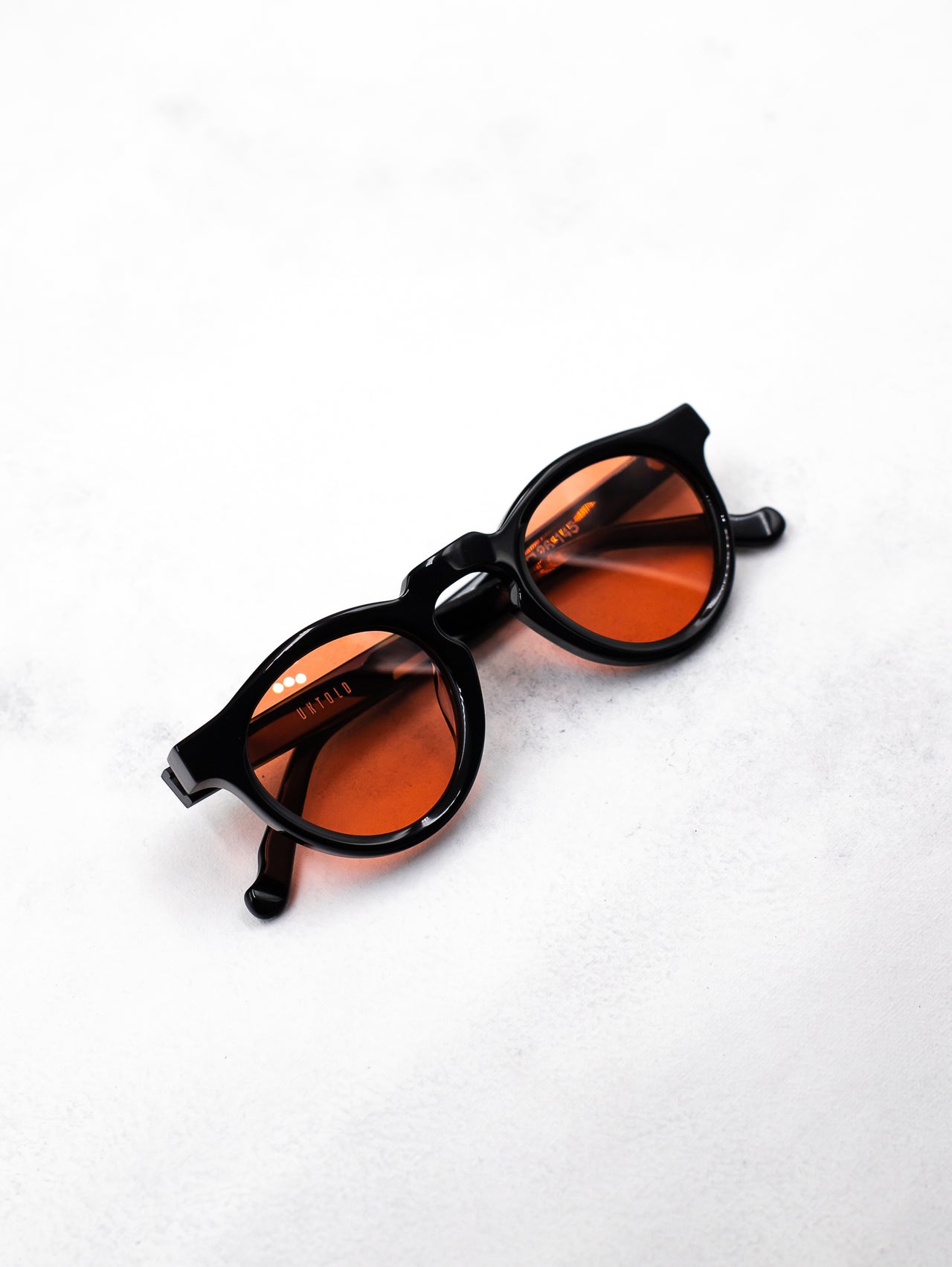 Ara Black and Red