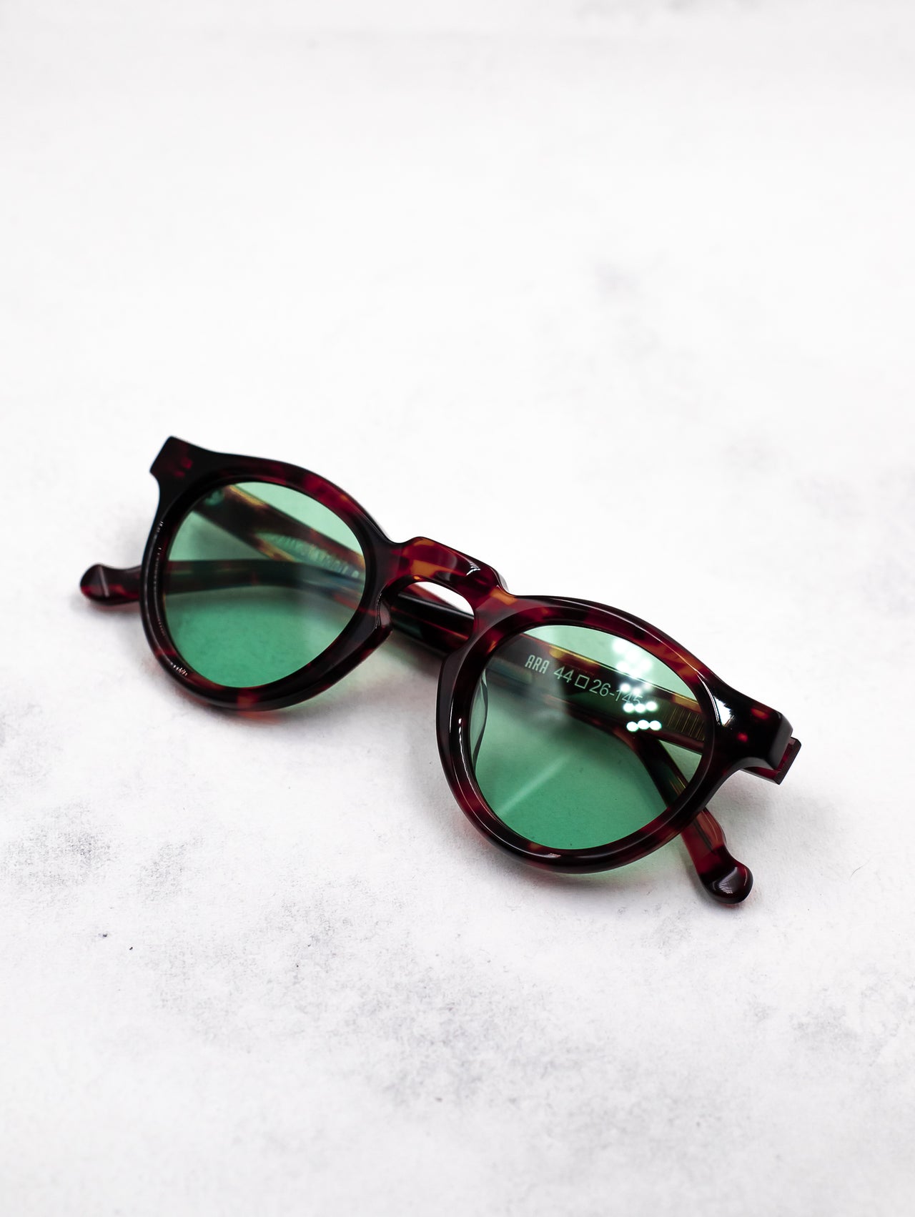 Ara Tigris and Green