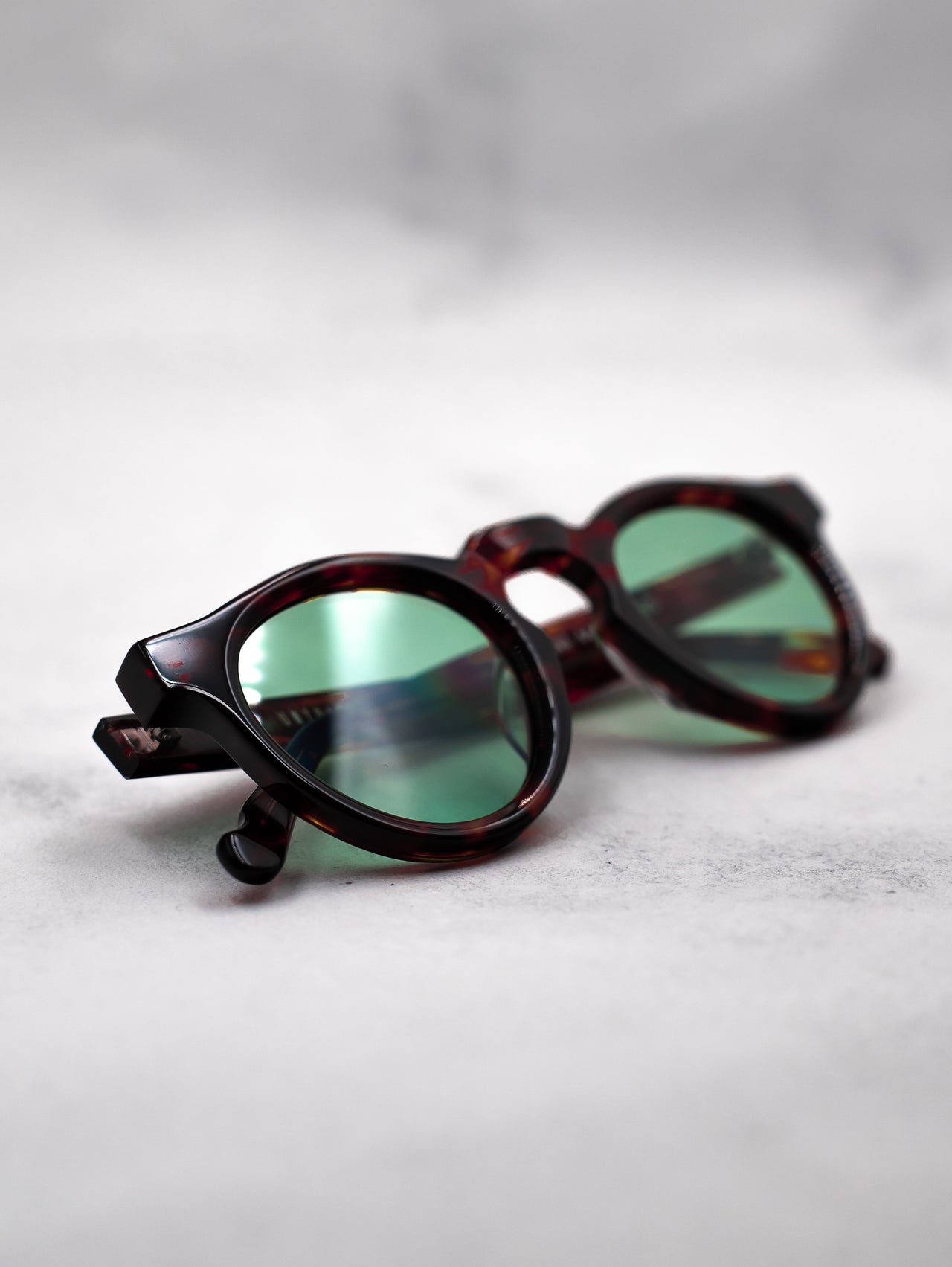 Ara Tigris and Green